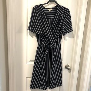 Wrap/tie dress. Striped.